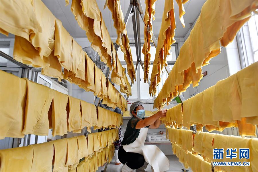 （新華全媒頭條&middot;走向我們的小康生活&middot;圖文互動(dòng)）（10）長(zhǎng)城腳下，小康村串成&ldquo;珍珠鏈&rdquo;