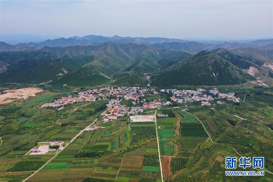 （新華全媒頭條&middot;走向我們的小康生活&middot;圖文互動(dòng)）（13）長(zhǎng)城腳下，小康村串成&ldquo;珍珠鏈&rdquo;