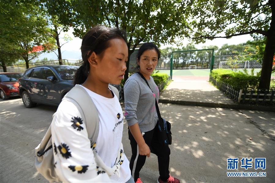 （熱點鮮報&middot;圖文互動）（1）為了大涼山的下一代，她奔赴在助學路上