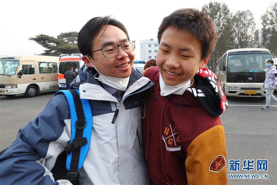 （抗疫一線醫(yī)務(wù)人員英雄群體&middot;圖文互動）（5）你的名字，我們的希望&mdash;&mdash;記國家援鄂抗疫醫(yī)療隊