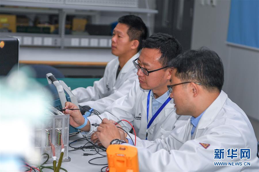 （在習(xí)近平新時代中國特色社會主義思想指引下&mdash;&mdash;新時代新作為新篇章&middot;習(xí)近平總書記關(guān)切事&middot;圖文互動）（2）終不悔為國為民，攀高峰只爭朝夕&mdash;&mdash;來自科學(xué)家們的動人故事