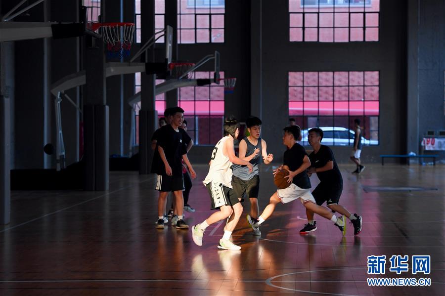 (特區(qū)40年·圖文互動)(6)老廠房變身“夢工廠”折射廈門經(jīng)濟特區(qū)40年變遷