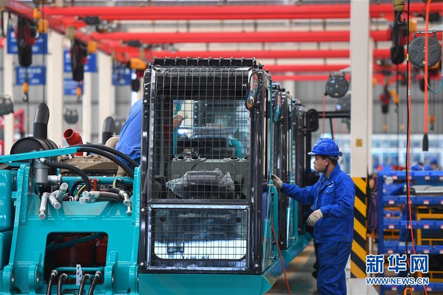 (落實“六穩(wěn)”“六保”企業(yè)見聞·圖文互動)(1)“智慧工廠”引領“生產(chǎn)節(jié)拍”——走進山河智能一探究竟