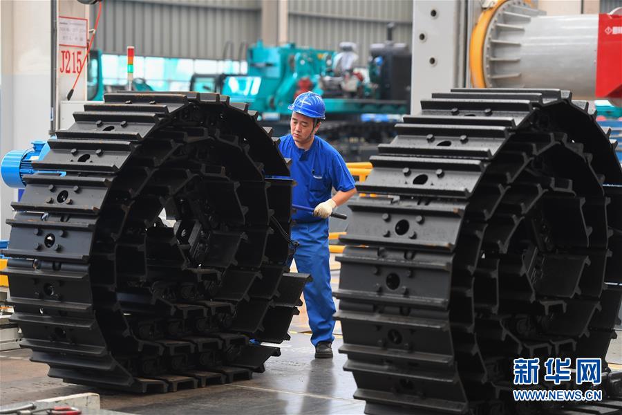 (落實“六穩(wěn)”“六保”企業(yè)見聞·圖文互動)(2)“智慧工廠”引領“生產(chǎn)節(jié)拍”——走進山河智能一探究竟