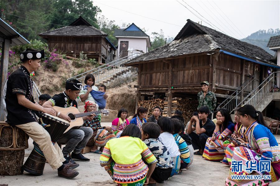 （新華全媒頭條&middot;決戰(zhàn)決勝脫貧攻堅(jiān)&middot;督戰(zhàn)未摘帽貧困縣&middot;圖文互動）（4）脫貧的歌聲&mdash;&mdash;云南直過民族和人口較少民族共入新時(shí)代