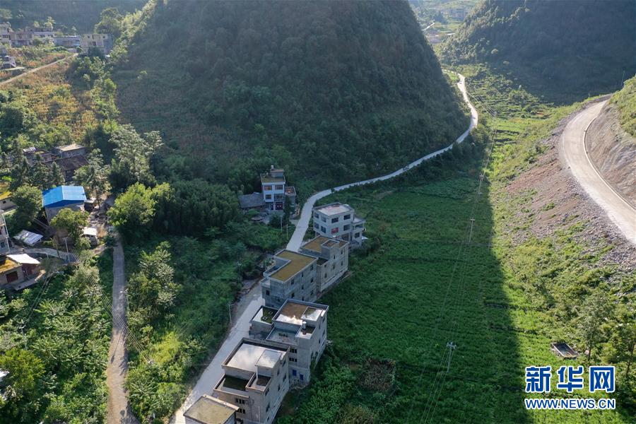 (新華全媒頭條·走向我們的小康生活·決戰(zhàn)決勝脫貧攻堅(jiān)·圖文互動)(5)千年之渴今朝解——貴州貧困群眾實(shí)現(xiàn)“吃水不愁”
