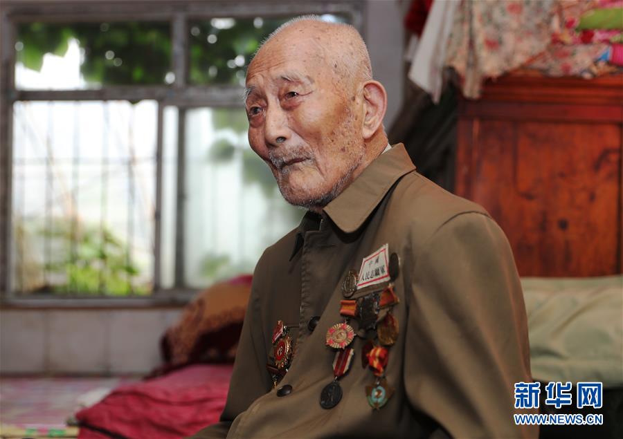 (紀(jì)念抗美援朝70周年·圖文互動)一等功臣 英雄本色——96歲志愿軍老戰(zhàn)士孫景坤深藏功名甘于奉獻(xiàn)一生清貧
