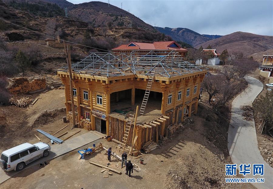 (新華全媒頭條·圖文互動(dòng))(3)命運(yùn)的轉(zhuǎn)折——寫(xiě)在四川甘孜藏族自治州建州70年之際