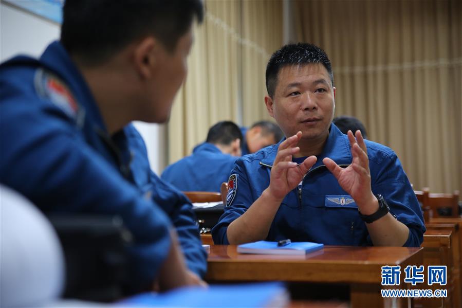 （在習(xí)近平強軍思想指引下&middot;我們在戰(zhàn)位報告&middot;圖文互動）（4）偵天探海 狩獵?？?mdash;&mdash;南部戰(zhàn)區(qū)海軍航空兵某師加速轉(zhuǎn)型提升新質(zhì)戰(zhàn)斗力記事