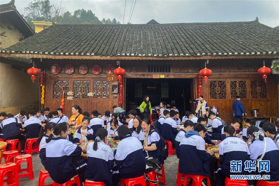 （在習近平新時代中國特色社會主義思想指引下&mdash;&mdash;新時代新作為新篇章&middot;習近平總書記關(guān)切事&middot;圖文互動）（2）精準扶貧7年，十八洞村&ldquo;長&rdquo;出10余種新職業(yè)