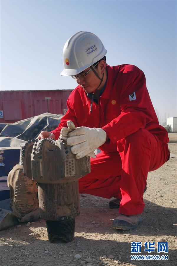 （青春的夢想 青春的奮斗&middot;圖文互動(dòng)）（3）年輕，就要無悔擔(dān)當(dāng)&mdash;&mdash;青春在奉獻(xiàn)中閃光