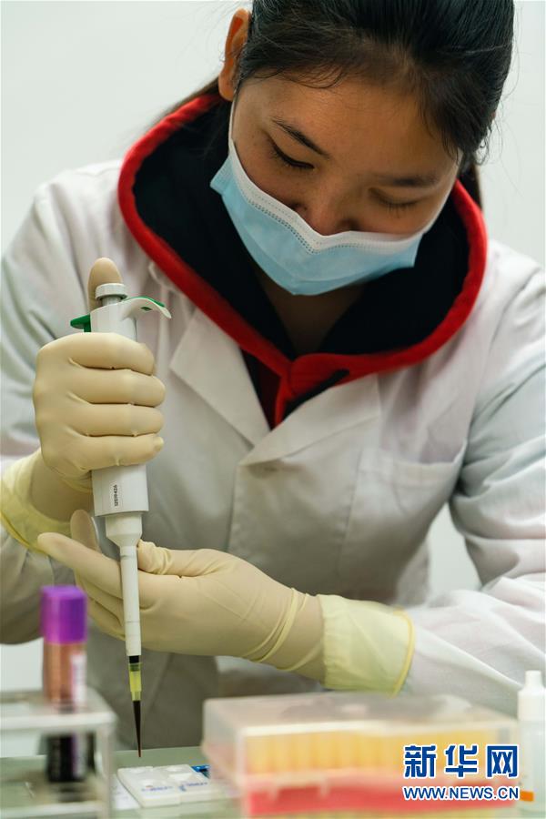 （新華全媒頭條&middot;圖文互動(dòng)）（6）不放棄每一位病患&mdash;&mdash;抗艾一線(xiàn)工作者群像掃描