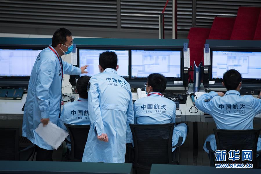 (嫦娥五號(hào)探月)(11)嫦娥五號(hào)探測器實(shí)施動(dòng)力下降并成功著陸