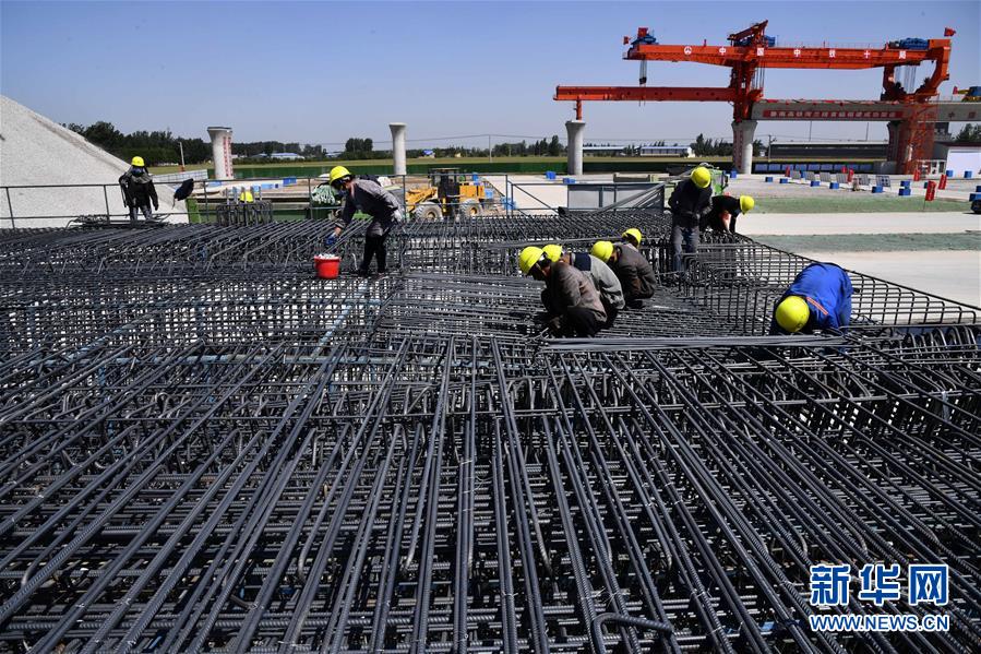 （兩會(huì)&middot;熱點(diǎn)畫(huà)報(bào)）（17）代表委員建言統(tǒng)籌做好經(jīng)濟(jì)社會(huì)發(fā)展工作