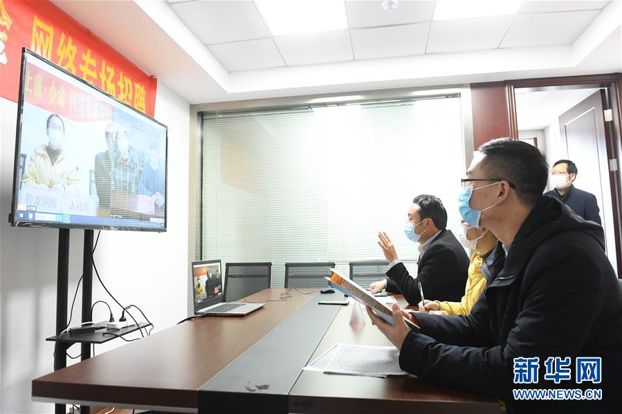 （新華全媒頭條&middot;圖文互動）（18）從人民中汲取磅礴力量&mdash;&mdash;習(xí)近平總書記同出席2020年全國兩會人大代表、政協(xié)委員共商國是紀實