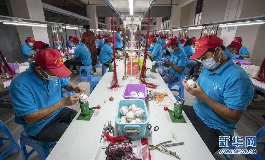 （新華全媒頭條&middot;兩會精神看落實&middot;圖文互動）（7）培育新機(jī) 開辟新局&mdash;&mdash;落實全國兩會精神激發(fā)經(jīng)濟(jì)發(fā)展新動能述評