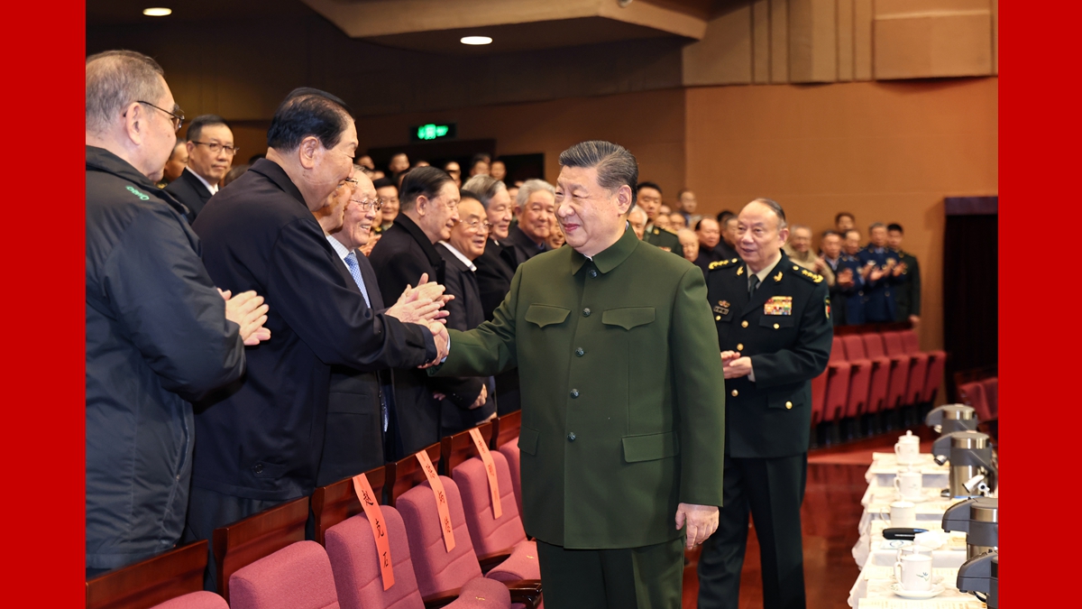 中央軍委舉行慰問(wèn)駐京部隊(duì)老干部迎新春文藝演出 習(xí)近平向全軍老同志祝賀新春