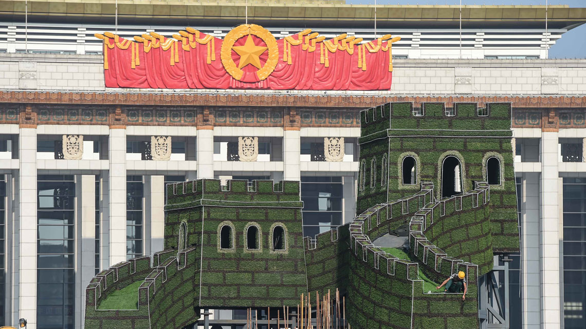 天安門(mén)廣場(chǎng)&ldquo;長(zhǎng)城&rdquo;花壇現(xiàn)雛形