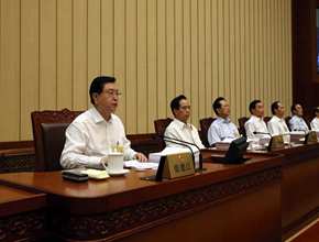 張德江主持全國人大常委會第十六次會議