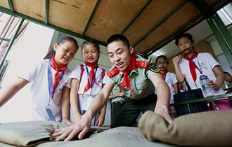 走進(jìn)警營迎&ldquo;八一&rdquo;