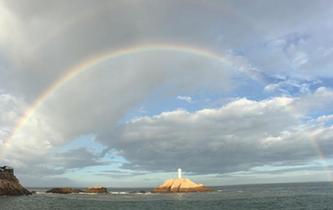 浙江舟山東極島現(xiàn)&ldquo;雙彩虹&rdquo;美景