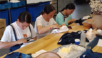 &ldquo;指尖技藝&rdquo;助力貧困婦女家門(mén)口就業(yè)