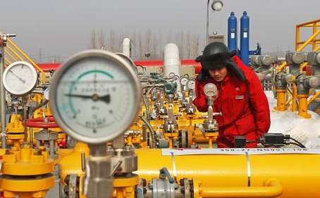 這個春節(jié)，他們留在工地和單位過年