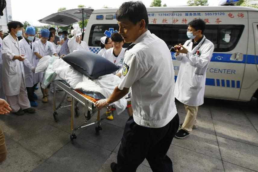 直擊江蘇昆山爆炸事故傷者搶救現(xiàn)場