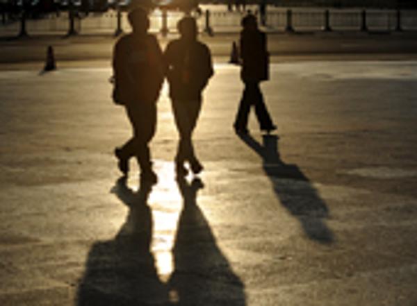 大會閉幕，廣場上來的最早的還是新聞記者