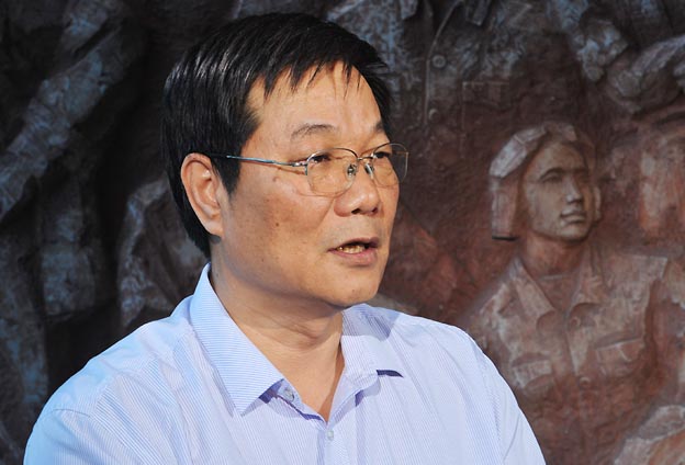 我們把黨的政治優(yōu)勢(shì)和現(xiàn)代企業(yè)制度優(yōu)勢(shì)結(jié)合起來，建立完善決策、執(zhí)行、監(jiān)督三個(gè)體系。