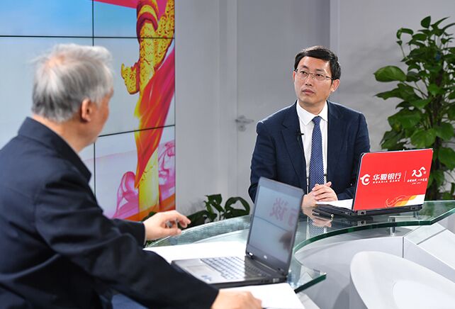 您再給我們梳理一下，黨章中有關(guān)&ldquo;基本路線&rdquo;的修改情況。