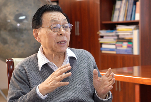 與月球背面建立聯(lián)系，而且測控和通信鏈路要暢通