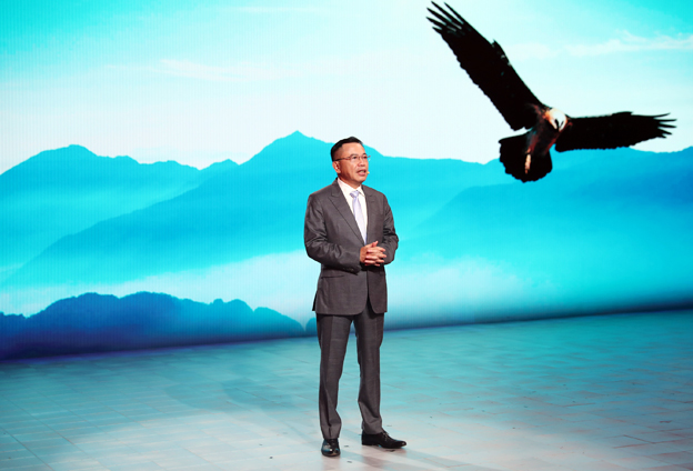 一定要在技術(shù)創(chuàng)新能力上力求突破，我們才會(huì)在全球的產(chǎn)業(yè)鏈中占據(jù)更高的地位