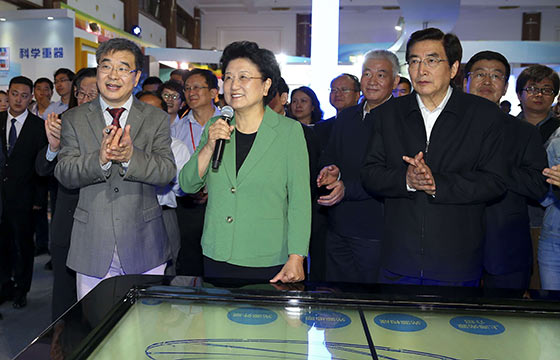 劉延?xùn)|、郭金龍參加2016年全國(guó)科技活動(dòng)周活動(dòng)