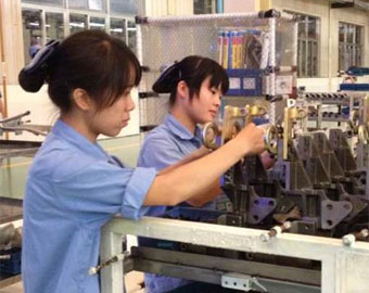 見過發(fā)動(dòng)機(jī)是如何裝配的嗎？