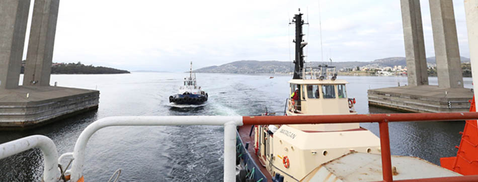 &ldquo;雪龍&rdquo;號?？堪拇罄麃喕舭吞馗垩a(bǔ)給(高清)