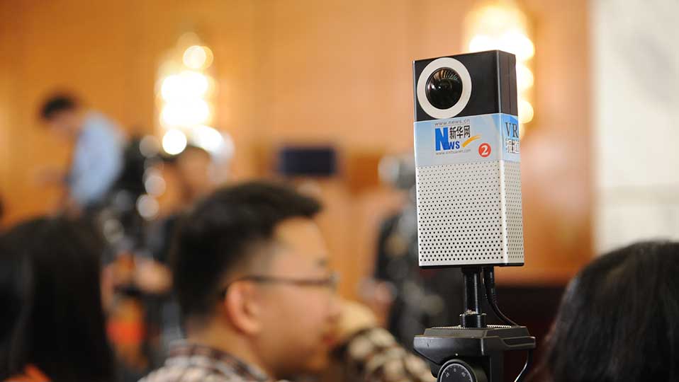 發(fā)布會新型報道武器:VR設(shè)備