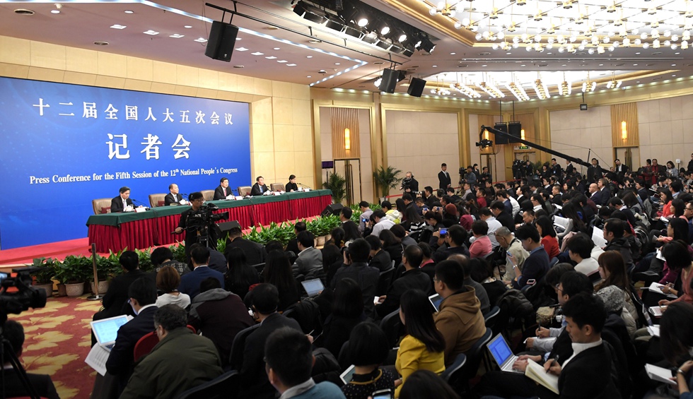 國家發(fā)改委就&ldquo;經(jīng)濟(jì)社會(huì)發(fā)展與宏觀調(diào)控&rdquo;答問