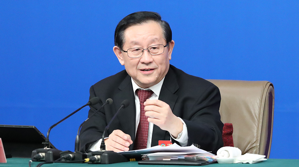 萬(wàn)鋼回答記者提問