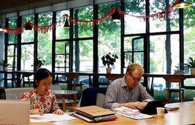 中國成就，世界矚目&mdash;&mdash;來自基層蹲點(diǎn)現(xiàn)場的報(bào)道