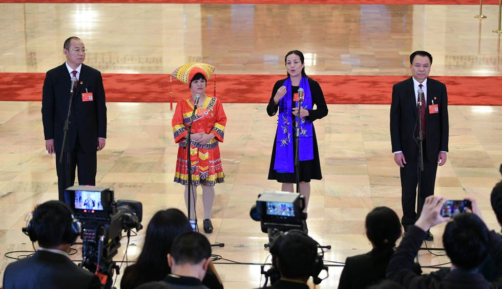 蔡松濤、杜麗群、楊小玲、賈立群接受采訪