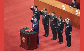 中央軍委副主席、委員進行憲法宣誓