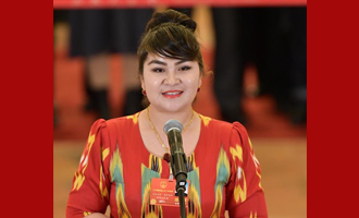 全國(guó)人大代表如克亞木&middot;麥提賽地接受采訪(fǎng)