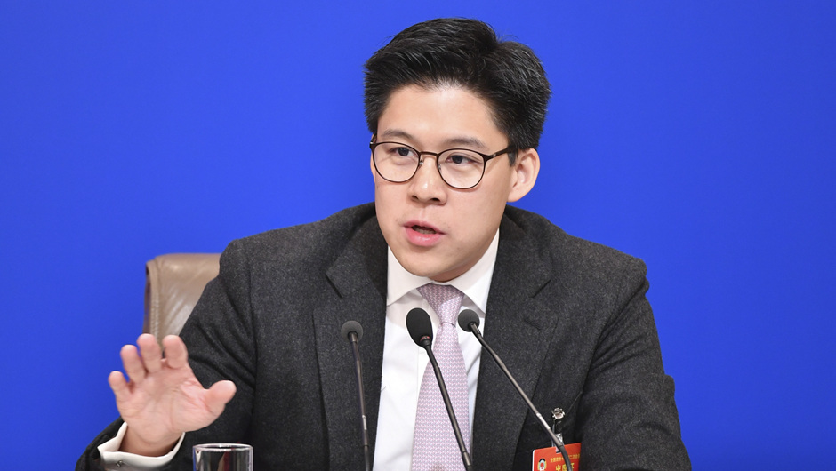 全國政協(xié)委員、中國香港體育協(xié)會(huì)暨奧林匹克委員會(huì)副會(huì)長、霍英東集團(tuán)副總裁 霍啟剛