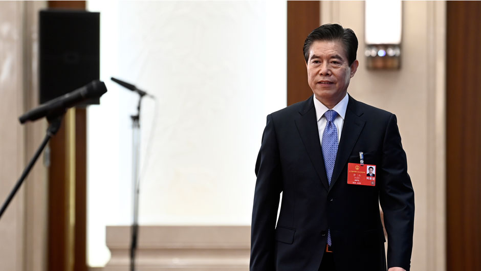 商務(wù)部部長鐘山步入&ldquo;部長通道&rdquo;