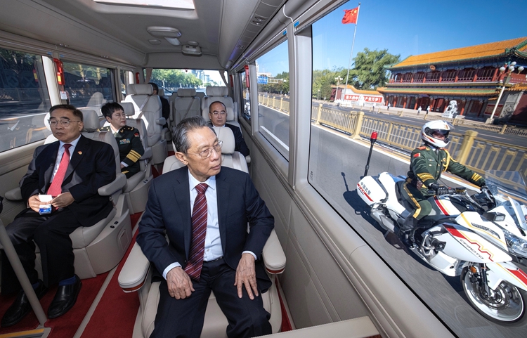 學(xué)習(xí)快評(píng)丨以國(guó)之名向最美天使致敬！