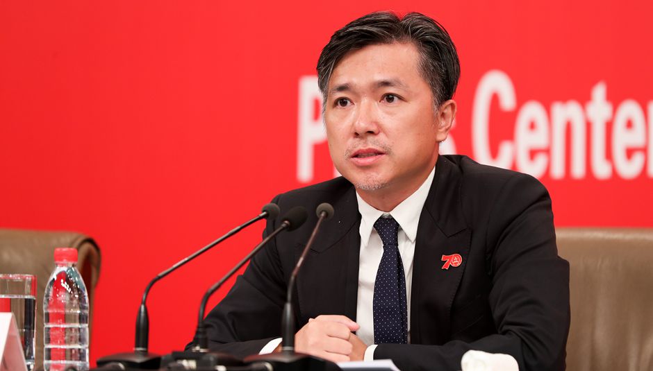 群眾游行總導(dǎo)演、北京師范大學(xué)藝術(shù)與傳媒學(xué)院副院長(zhǎng)肖向榮介紹情況