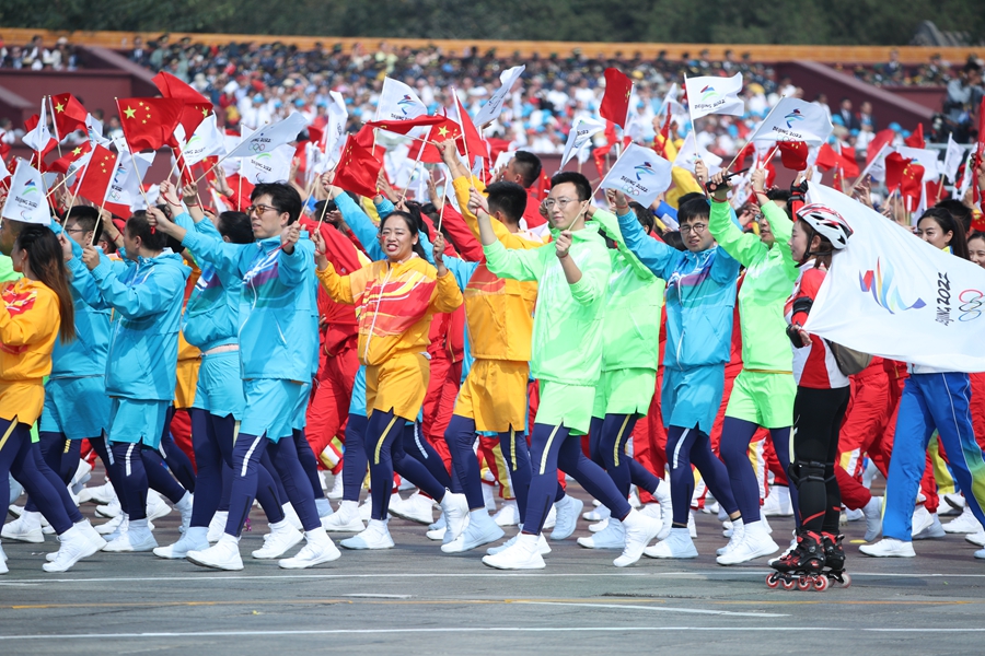 群眾大游行，歡樂的海洋！