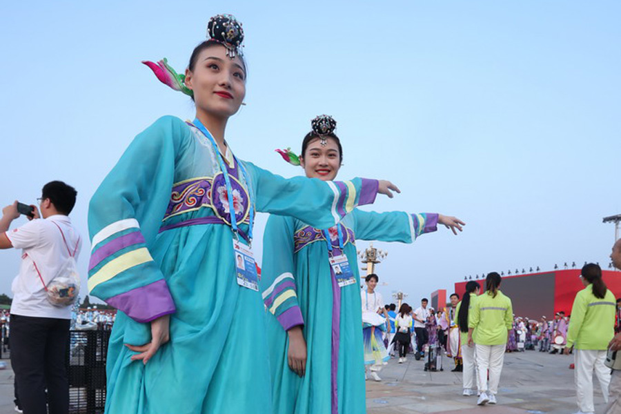 今晚，我們歡聚在天安門廣場