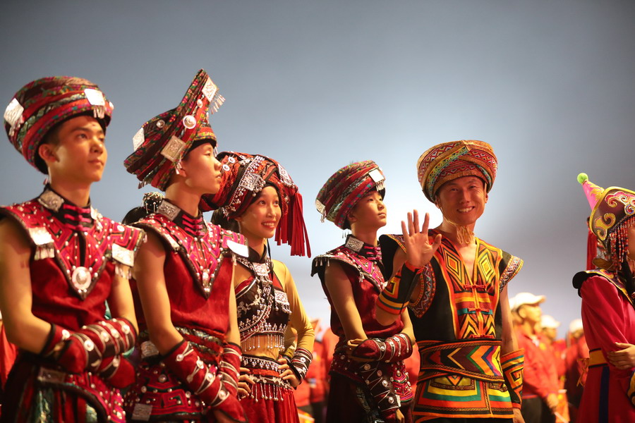 好兒好女好家園，齊心奔小康，共圓中國夢